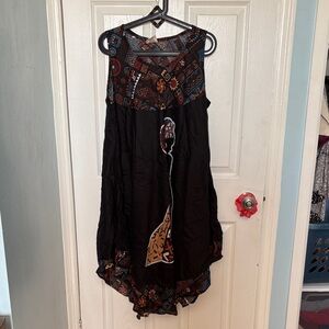 Sleeveless Black and Brown Patterned Dress